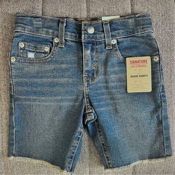 Signature by Levi Strauss Other - NWT Levi Strauss boys denim shorts size 7 regular